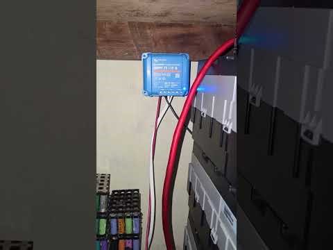 Victron Energy SmartSolar MPPT Solar Charge Controller (Bluetooth) - 75V, 15 amp, 12/24-Volt