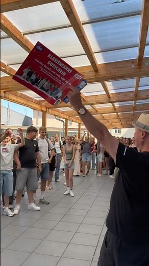 Class 8.3 of the Wilhelm and Alexander von Humboldt Gymnasium won the class trip! 🥳