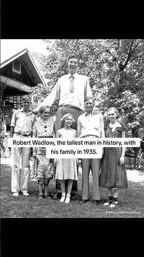 Robert Wadlow, the tallest man in history, with his family in 1935. #history