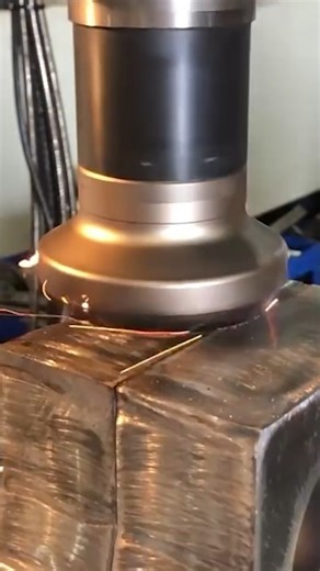 385K views · 3.1K reactions | Making Parts for CAT 631 Scraper | Milling Machine #reels #machining #engineering | Cutting Edge Engineering Australia | Facebook