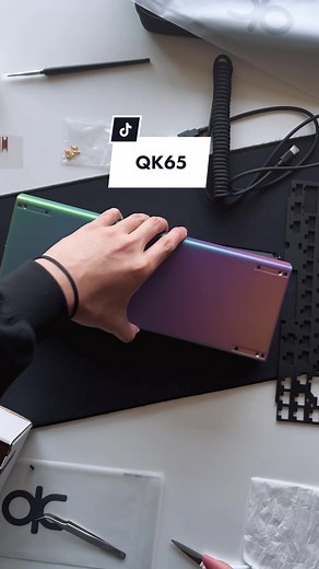 Building a Custom Mechanical Keyboard: QK65 Assembly Guide