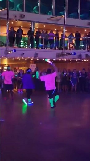 Carnival Dream 80's Rock -N- Glow Party #carnivalcruise #carnival #80smusic #party #cruisers