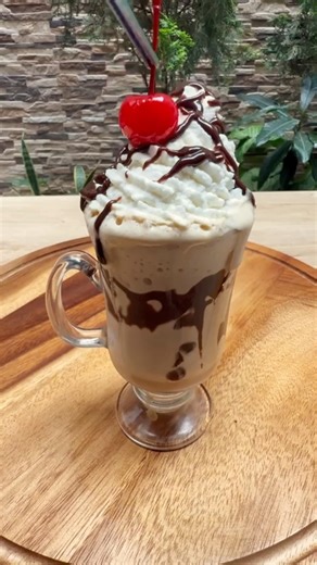 The perfect drink to kick-start your day / Frappé ☕️🧋 #frappé #easyrecipe #drinks