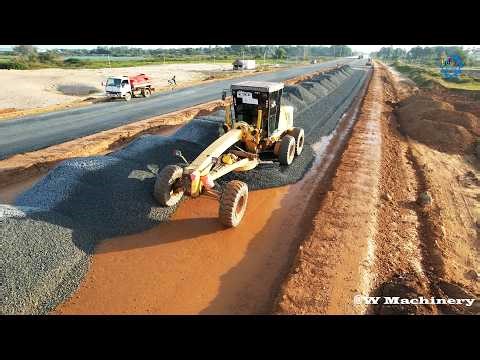Nice Mixing Process LiuGong Motor Grader Spreading Gravel Build Foundation New Roads Techniques