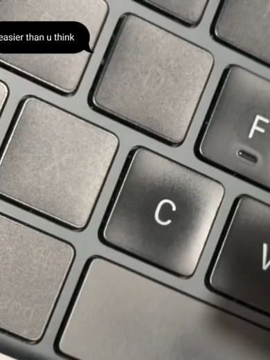 MacBook keyboard cleaning: easy patient method