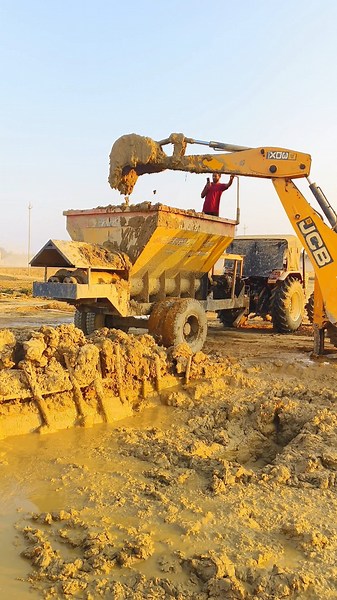 Big jcb tractor trolley louding 🧐❤️‍🔥#jcbbaba #jcbtractor #jcb3dx #jcb#shortvideo #youtubeshorts