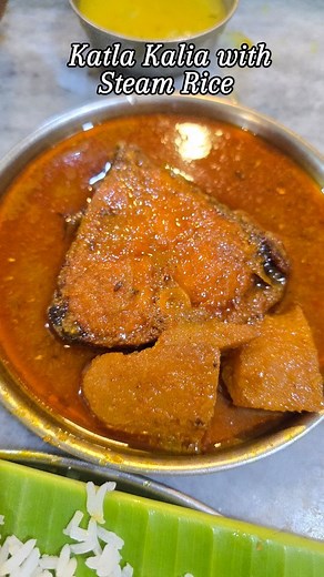 For all Bengali Fish Lovers @kolkata_food_hunter is pleased to present our favourite Katla Kalia with Steamed Rice. Hey Bengali fish lovers! 🐟 I'm so excited to share my absolute favorite: Katla Kalia, perfectly paired with fluffy steamed rice. 🍚 This dish is a true taste of home, and I can't get enough of it. Seriously, if you haven't tried it, you're missing out on pure deliciousness! 🤤 Come on over and let's celebrate this amazing Bengali classic together. 😋 #BengaliFood #KatlaKalia #Fish