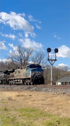NS 4001 leading 12Z passing the N&W cpls at Lithia #norfolksouthern