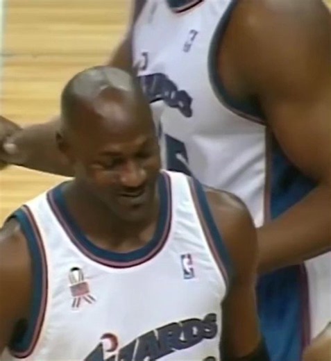 In 2001, Michael Jordan’s streak of 10+ points in 866 consecutive games ended when he scored just 6 points.During the very next game, 38-year-old MJ dropped 51 on Charlotte. 🐐