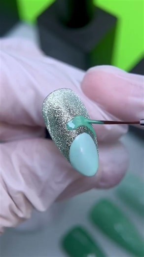 Gel design tutorial using ELNS cat eye gel polish EL Nail Systems