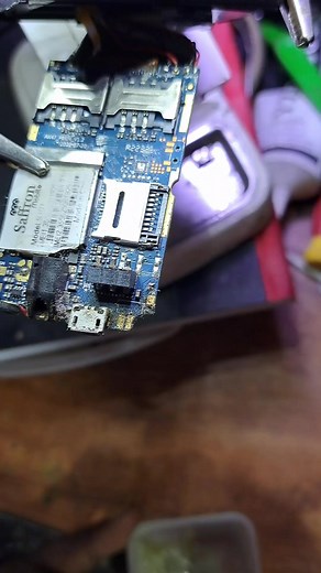 Replacing Button Phone Battery Terminals: Installation Guide by TERMINAL Mobile