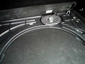 Opel Astra Sports Tourer Infinity Sound System woofer