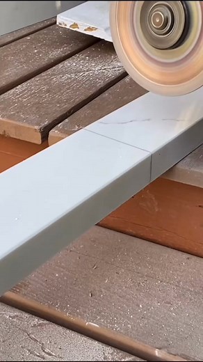 How to cut down a backsplash to perfect size! #ZitHappens #tutorial #reels #reel #teachersoftiktok #DIY #memes #follow #love #viralvideo #HomeImprovement #foryou #viralreels #viral #reelitfeelit #howto #instagram #instagood #facebookreels #trending #reelsinstagram #frp | Louis Hughes | Facebook