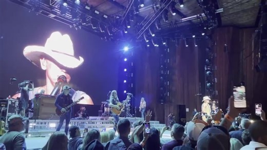 Kenny Chesney made his way back to Cleveland! ❤️ what a concert! What was your favorite part? | 94.9 WQMX