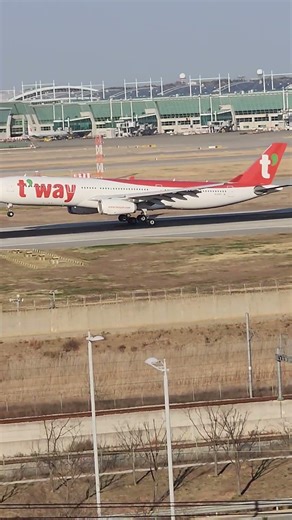 260407 T'way A330-300 landing at Incheon rwy 34L