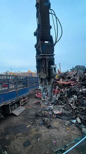 Excavator Car Scrapping & Heavy Machinery - Oddly Satisfying