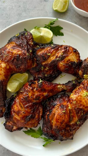 Sriracha Lime Chicken You’re not ready for this flavour combo 😮‍💨 Zesty, spicy, and just the right touch of sweetness 🤤 Air-fried to perfection in under 30 minutes — easy, bold, and packed with flavour! Recipe below. Save 🌶️🍋‍🟩 Ingredients 4 Chicken legs 1/4 cup Sriracha sauce 1 tbsp Honey 2 tbsp Lime juice Zest of half a lime 1 tbsp All purpose seasoning 1 tsp Paprika 1/2 tsp Ground black pepper 1 tsp Garlic, minced 1 tsp Olive oil Method Step 1 - In a small bowl, combine all the ingredie
