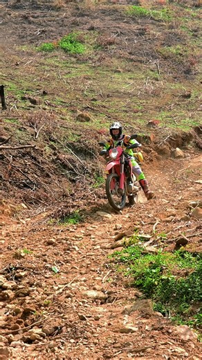This isn’t sightseeing — this is riding 🏍️ Long days, tough terrain, and epic rewards on Vietnam’s ultimate dirt bike adventure. 📲 WhatsApp: 84985333066 | 𝐕𝐢𝐞𝐭𝐧𝐚𝐦 𝐌𝐨𝐭𝐨𝐫𝐜𝐲𝐜𝐥𝐞 𝐓𝐨𝐮𝐫𝐬