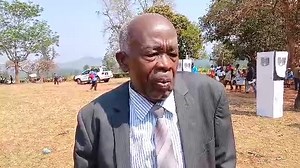 #Times360Malawi #MalawiDecides2025 #MalawiElectoralCommison #GeneralElectionsMalawi Awa ndi a Kafuvu Saka azaka 70 ndipo apepha anthu m'dera la Kawalazi kumadzuro aboma la Nkhata Bay kuti akovote. Iwo ati ndi ntchito ya mzika inailiyonse kutenga nawo gawo kusankha atsogoleri akumtima kwawo. Anthu pafupifupi 839 ndiomwe analambesera pa malo oponyera voti a Kawalazi, ndipo ambiri ndiachikulire. Umu ndimomwe akufotokozera mkanemayu Wolemba ndikujambula: Phales Nthambo. | Times 360 Malawi