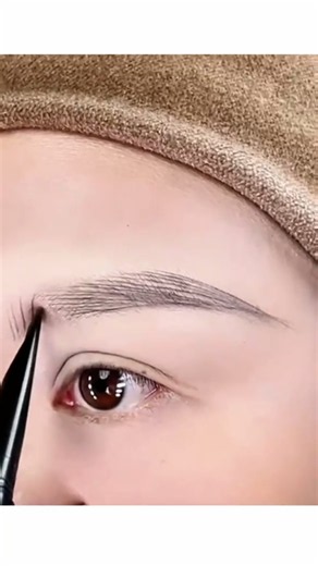 Save this tutorial and learn to draw perfect eyebrows the easy way! ✨ #EyebrowTutorial #BeautyTips
