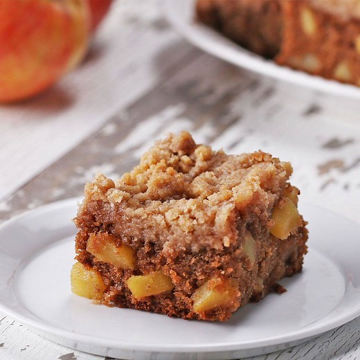 These apple crumble blondies will satisfy any sweet tooth 😍 FULL RECIPE: https://tasty.co/recipe/apple-pie-crumble-blondies | Tasty UK