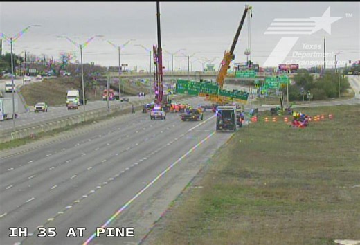 I-35 on East Side closed after vehicle hits overhead highway signs