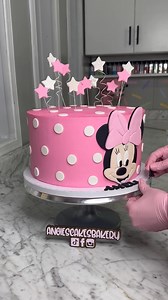 Minnie Mouse cake #minniemouse #cake #pink #fondant #cakevideo #cakedecoratingvideo #cakedecorating #minniemousecake | Angie's Cake's Bakery, LLC