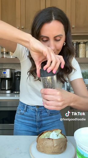 How to Make Crispy and Fluffy Jacket Potatoes in the Oven