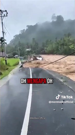 GUS YAHYA, GUS IPUL, ISHLAH ISTIGHFAR JUTAAN, LIDAH SOLAWAT RAIS AAM A. Saya ini bukan siapa-siapa, tapi beberapa laporan masuk ke saya. Misalnya ada yang menuduh Gus Yahya (GY) arogan hanya karena cara duduknya. Jujur saja, saya sendiri nggak tahu model duduk seperti apa yang dianggap arogan, kayaknya imajinasi tiap orang beda-beda. B. Ada juga yang cerita bahwa di masa kepemimpinan GY, lantainya (ruangannya) yang ramai, bukan lantai Rais ‘Aam. Saya juga nggak tahu, karena seumur hidup belum pe
