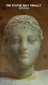 Cleopatra’s True Face? Statue Discovery Sparks New Debate 🏺
