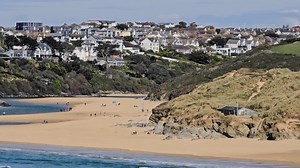 Crantock beach, voted No 1 beach in England. Have you been, does it deserve it? #selectcornwall #foryou #seascape #waves #cornwalluk #lovecornwall #uktravel #cornwall #thingstodoincornwall #cornwallholiday | Select Cornwall