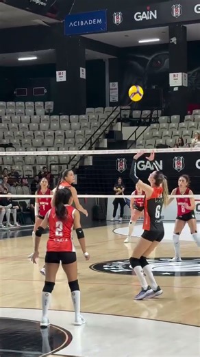 Ebrar’dan önce manşet sonra hücum 🫰🏻❤️‍🔥 #eczacibasi