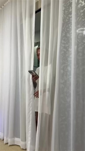 JILIXX adalah rumahmu — Selamat datang di rumah! 🏠✨ 🎁🚀 🎁🚀 🎁🚀 🎁🚀 🎁🚀 🎁🚀 🎁🚀 🎁🚀 🎁🚀 🎁🚀 🎁🚀 🎁🚀 Bundok Langhuan, Talampas ng Jueyun, Unang Pinakamapanganib na Lugar sa Kontinente ng Cangyun. Sa ngayon, sa gilid ng talampas, may isang batong may dalawang tao ang taas na may nakasandal na isang lalaki na may maiitim na buhok at mata. Siya ay puno ng dugo, at ang kanyang itim na damit ay puno ng mga sugat. Nakatayo lamang siya doon nang ilang sandali, ngunit may maliit na lawa na n