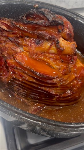 This easy baked ham has caused actual lineups in my kitchen. Once that brown sugar glaze gets all bubbly and sticky, everyone’s suddenly “just passing through” with a fork in hand. My kids would choose this over turkey any day, and honestly… same. It’s simple, it’s so good, and yes—there’s always someone sneaking a slice before dinner. If ham’s on your holiday menu this year, this one’s a must! Want the full recipe? Leave a comment with the word recipe below and I’ll send it your way! https://ww