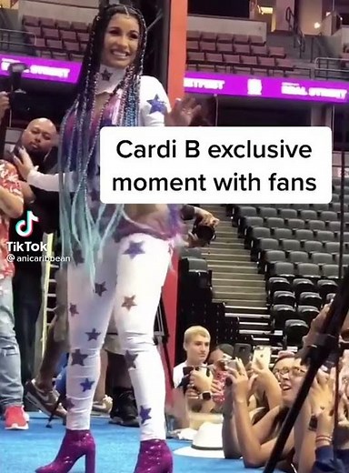 cardi b twerking for fans 🤯🤯🤯