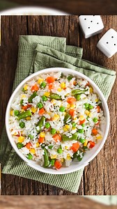 13K views · 461 reactions | ¡Aprende a prepara un arroz de coliflor con vegetales! 朗 Ingredientes: vegetales congelados (zanahorias, maíz, green peas) pimientos morrones bouillon vegano aceite de oliva sal y pimienta (a gusto) agua arroz de coliflor congelado ¿Has pobado el arroz de coliflor antes? ¿Qué te pareció esta receta?  #arrozdecoliflor #vegetales #recetasveganas #recetasfaciles #almuerzovegano #cenavegana #puertorico | Cocina con Irelis | Facebook