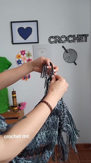 3.9M views · 10K reactions | Una manera diferente de usar un chal rectangular  tutorial chal ➡️➡️ https://youtu.be/zE2HEhF1waE | Crochet MC | Facebook