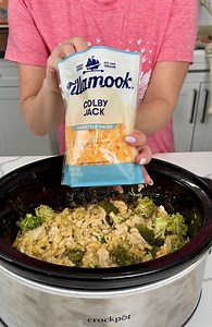 yummy crockpot dinner hack this boxed mac and cheese hack is so good y'all! | Kristin's Friends