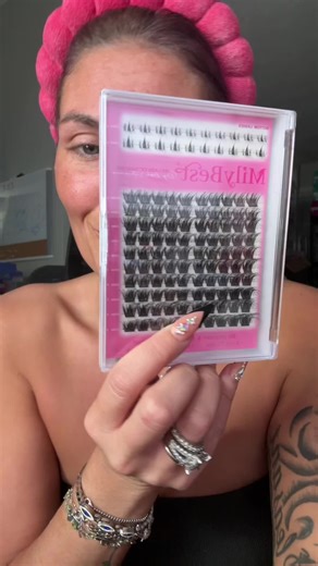 The perfect lashes and the lash kit you get so much for your money with these #lash #lashtutorial #lashtok #lashesoftiktok #lashextensions