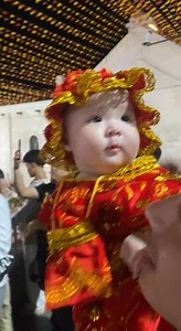 WISHING BABY ZIA GOOD HEALTH AND GUIDANCE ❤️ Uploader Kristelyn Pesidas shared an adorable video of her daughter Zia dressed as the Señor Santo Niño during the Sinulog Festival in Cebu City on Friday. According to Kristelyn, it was her grandmother’s suggestion to dress baby Zia in the Señor Santo Niño costume. “Sabi ng lola ko na isa-sayaw po ‘yung baby for good health and guidance,” she explained. Kristelyn shared that aside from moments when Zia felt hungry, the baby was comfortable throughout