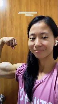 Huge biceps on this cute girl. #biceps #flex #muscle #beautiful #workout