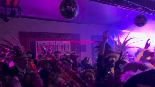 🎭👺Carnaval, la chapelle, la plus déjantée de Gravelines🥳👺🎭 La chapelle du Au Cap Compas 🤪 Vous l’aimez? vous y étiez? N’hésitez pas à partager avec nous vos plus belles photos 😜 Trop fiers de nos adhérents !!!! Ils donnent de la vie et de la joie à la Ville de Gravelines 🥳 Bravo à Annick et Béré pour ce bel événement ! #Gravelines #lesvitrinesdegravelîes | Les vitrines de Gravelines