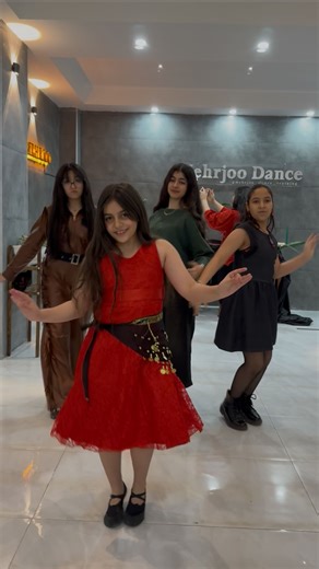 ‎اموزش رقص/رقص/رقص عروس/رقص ایرانی /تانگو/رقص کردی/عربی‎ on Instagram‎: "یلدا با هنرجوهای قشنگم🥰 @fatimaaa_dance @mahnia_yusefi و نارین و همادخت قشنگم #یلدا #رقص_یلدا #جشن_یلدا"‎