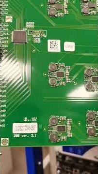 Почему плату нужно устанавливать нежно?