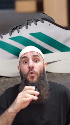 22K views · 419 reactions |  Review pub @adidasarabia Les modèles portent le qamis et ça m’a donné envie d’acheter la adizero Evo SL Une pub bien pensée et bien ciblée, ça touche le cœur du prospect. ⚠️ Petit détail : j’ai refait toute la bande sonore ❌ Est-ce que ça vous a donné envie de craquer ? ￼ | Dcjeans sarouel & clothing | Facebook