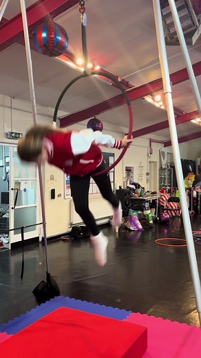 First time ‘MillWheels’ for one of our Highflyers! So much hard work went into getting these!❤️🤩 #showtimecircus #wolverhampton