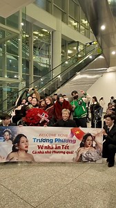 Cảm ơn mẹ yêu Thanh Thủy Bùi c yêu Linh Thuy Ngo em yêu Hà Xuyên em yêu Anh Đào con trai yêu Hoang Tung Anh , 2 e gái yêu Hứa Ngọc Châm Hiền Trần đã ra sân bay đón em về ❤️😘 | Trương Thị Lan Phương