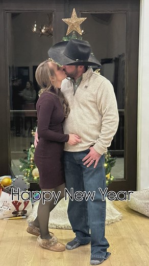 Amber Marshall on Instagram: "Welcome 2025! It’s nice to meet you. ❤️💥"