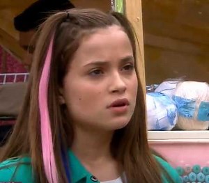 615K views · 36K reactions | Bia encontrou Paçoca vendendo os DVDs pirateados e começa a desconfiar do seu tio. Não perca o capítulo de hoje, a partir das 20h30 no SBT #chiquititas | Chiquititas | Facebook