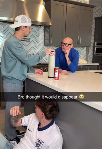 Magic Pranking 😭 #magictrick #magic #trending #foryoupage @The Magic Crasher @mackenzie sol @rodrigonavarromagic